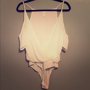 NWOT Leith white flutter sleeve bodysuit XS